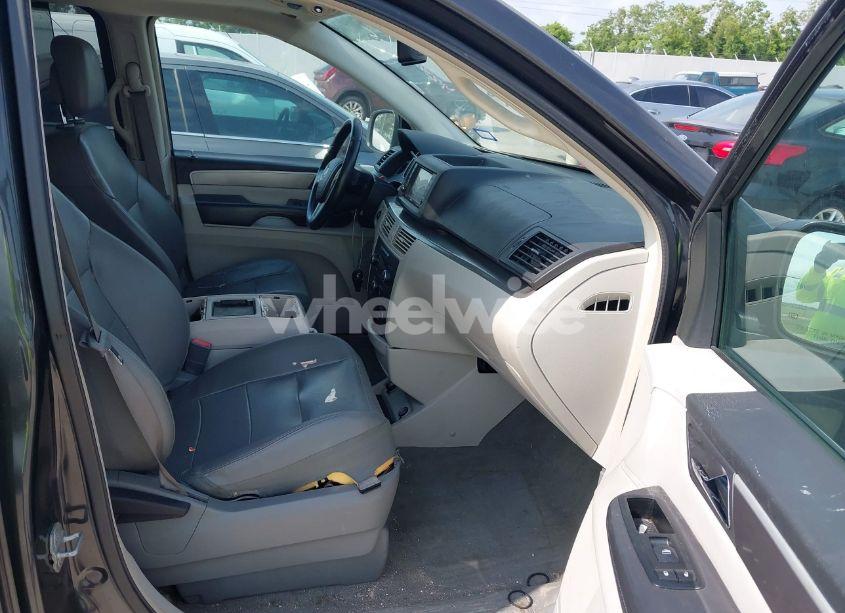 Photo 5 of 2012 Volkswagen Routan SEL (VIN 2C4RVACG7CR321261)