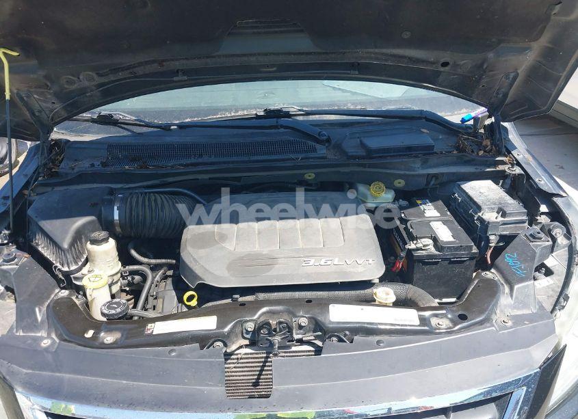 Photo 10 of 2012 Volkswagen Routan SEL (VIN 2C4RVACG8CR277173)