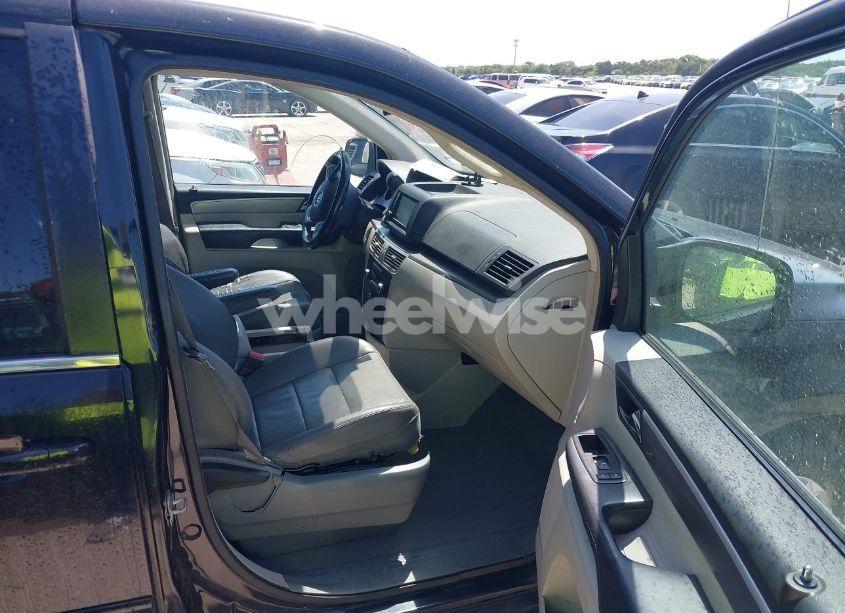 Photo 5 of 2012 Volkswagen Routan SEL (VIN 2C4RVACG8CR277173)