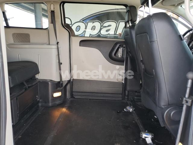 Photo 2 of 2019 DODGE GRAND CARAVAN SE (VIN 2C7WDGBG1KR740301)