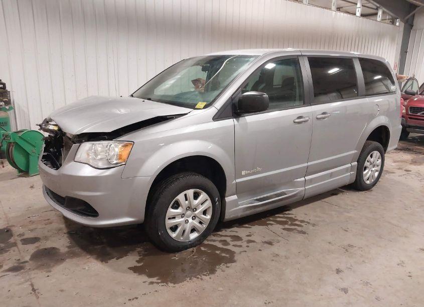Photo 2 of 2018 Dodge Grand CARAVAN SE (VIN 2C7WDGBG5JR190535)