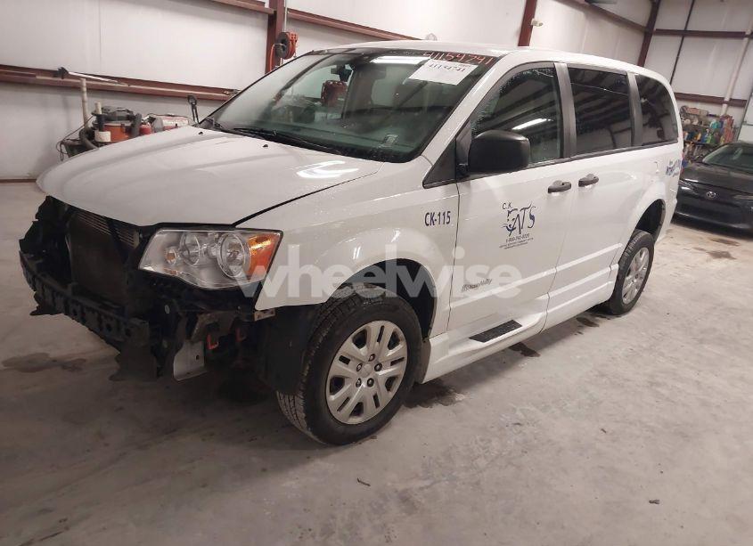Photo 2 of 2019 Dodge Grand CARAVAN SE (VIN 2C7WDGBG8KR808187)