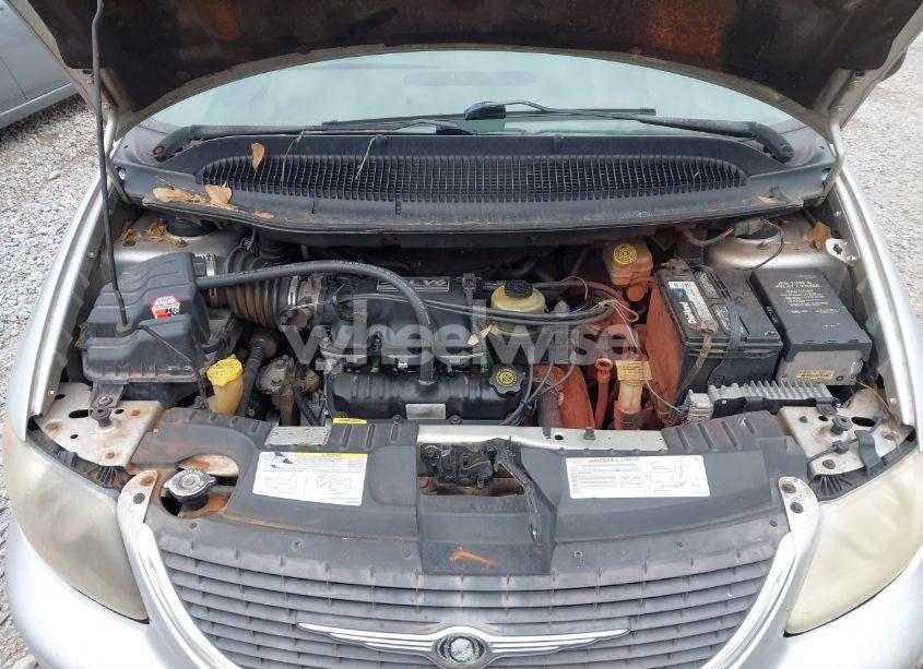 Photo 10 of 2003 Chrysler Town & COUNTRY (VIN 2C8GP24R03R290862)