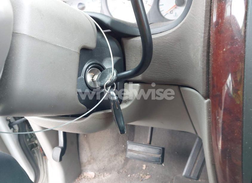 Photo 11 of 2003 Chrysler Town & COUNTRY (VIN 2C8GP24R03R290862)