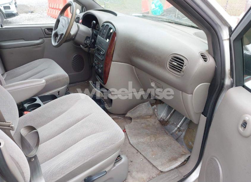 Photo 5 of 2003 Chrysler Town & COUNTRY (VIN 2C8GP24R03R290862)