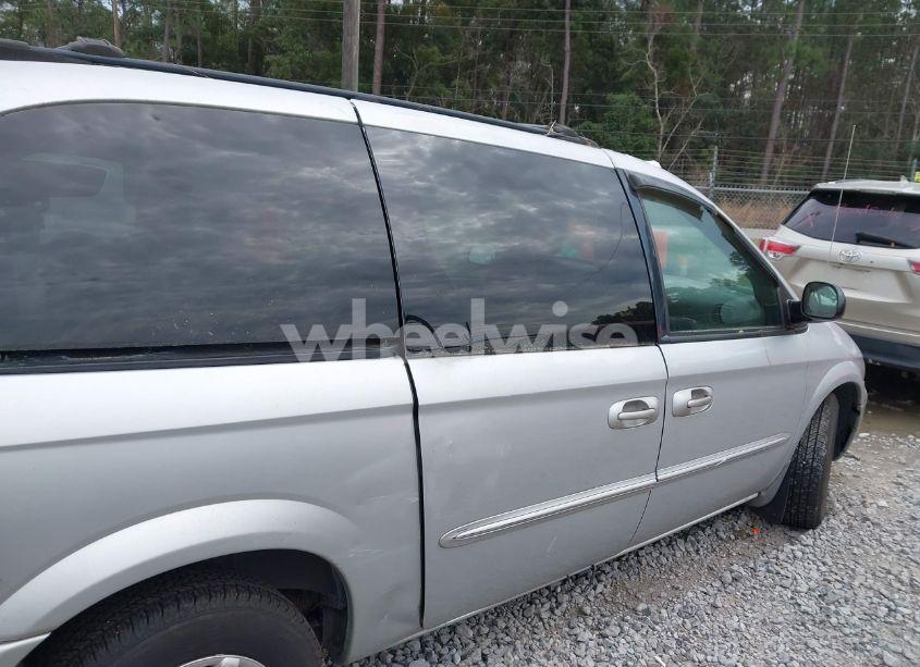 Photo 6 of 2003 Chrysler Town & COUNTRY (VIN 2C8GP24R03R290862)