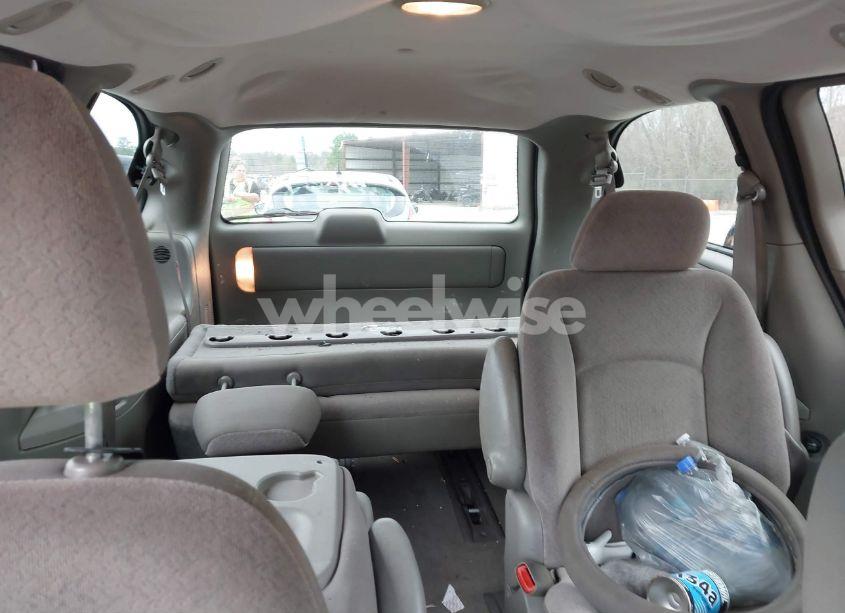 Photo 8 of 2003 Chrysler Town & COUNTRY (VIN 2C8GP24R03R290862)