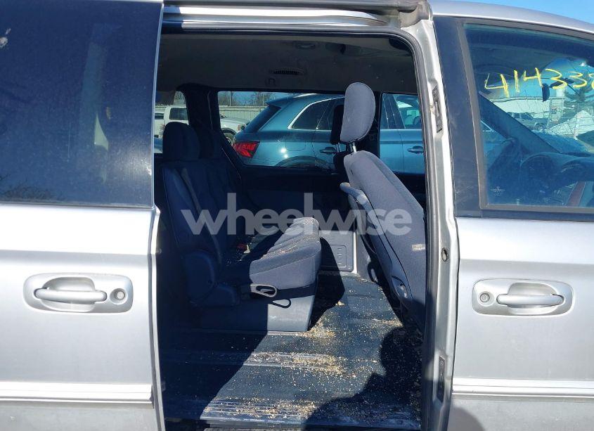 Photo 8 of 2001 Chrysler Town & COUNTRY LX (VIN 2C8GP44301R304800)