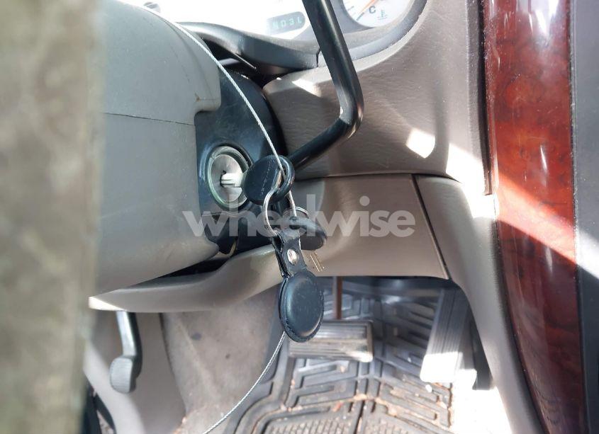 Photo 11 of 2001 Chrysler Town & COUNTRY LX (VIN 2C8GP44391R336922)