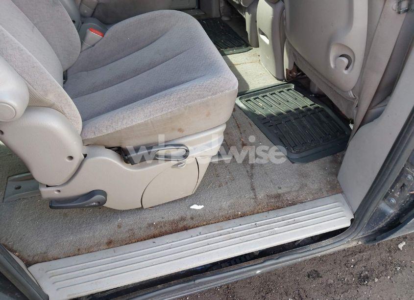 Photo 8 of 2001 Chrysler Town & COUNTRY LX (VIN 2C8GP44391R336922)