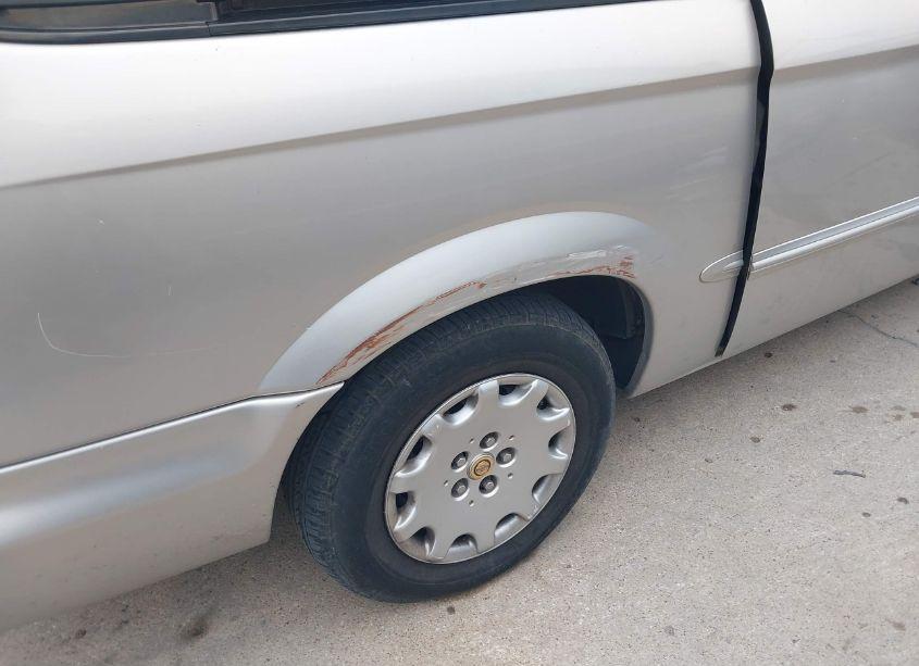 Photo 12 of 2001 Chrysler Town & COUNTRY LX (VIN 2C8GP44G51R159840)