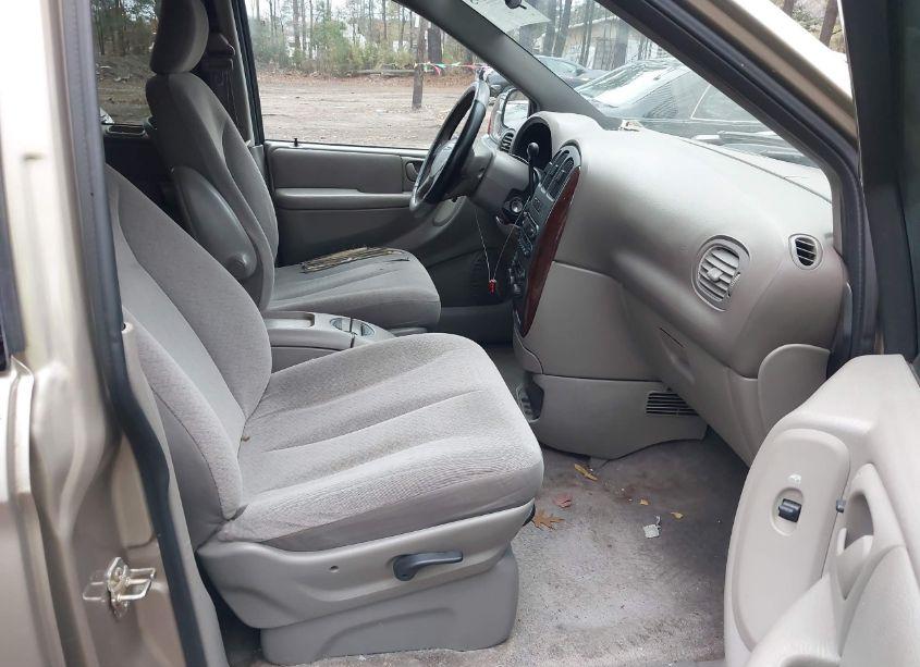 Photo 5 of 2003 Chrysler Town & COUNTRY LX (VIN 2C8GP44L33R362788)