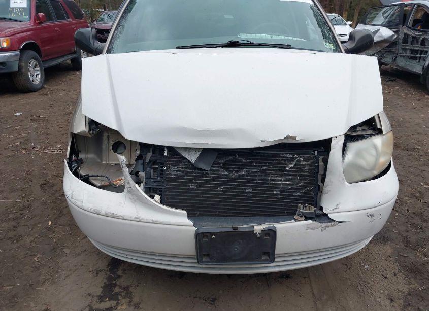 Photo 6 of 2003 Chrysler Town & COUNTRY LX (VIN 2C8GP44L33R362788)