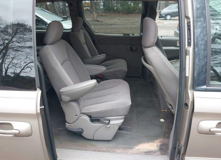 Photo 8 of 2003 Chrysler Town & COUNTRY LX (VIN 2C8GP44L33R362788)