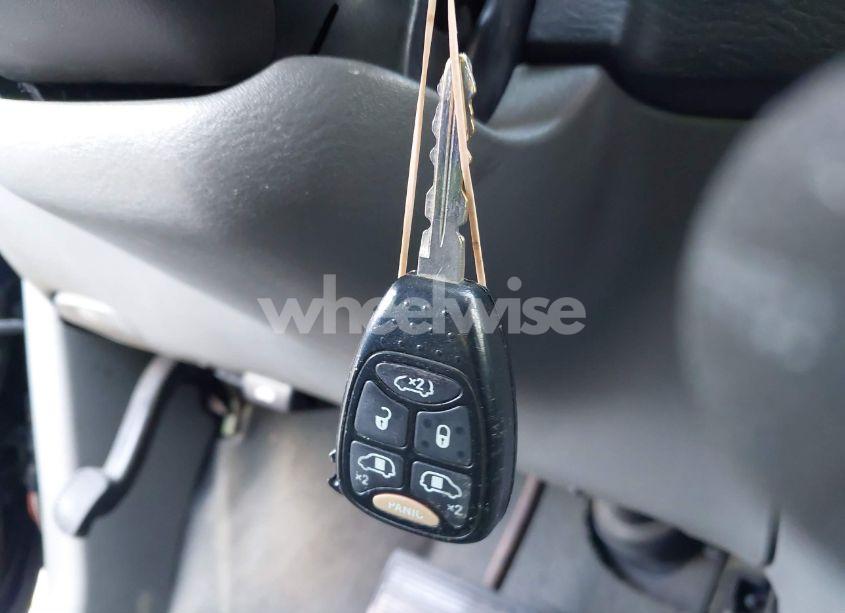 Photo 11 of 2004 Chrysler Town & COUNTRY LX (VIN 2C8GP44R14R510023)