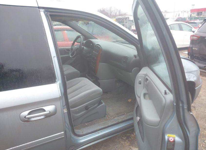 Photo 5 of 2005 Chrysler Town & COUNTRY LX (VIN 2C8GP44R85R179104)