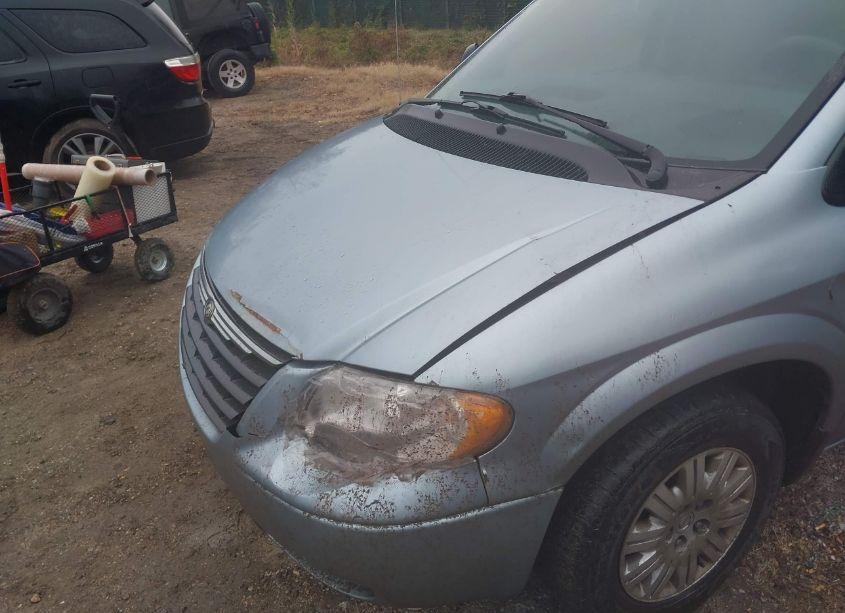 Photo 6 of 2005 Chrysler Town & COUNTRY LX (VIN 2C8GP44R85R179104)