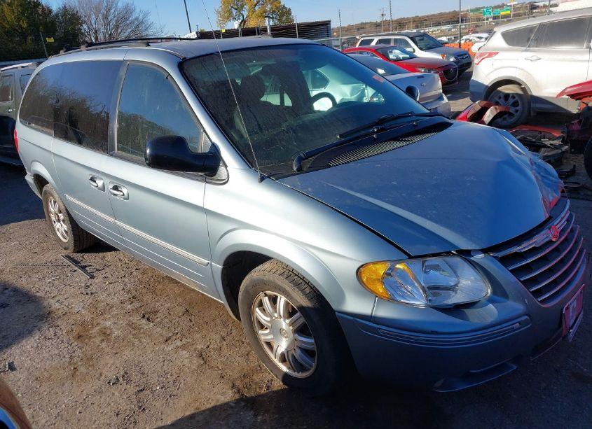 2005 Chrysler Town & COUNTRY TOURING (VIN 2C8GP54L25R131969) main photo