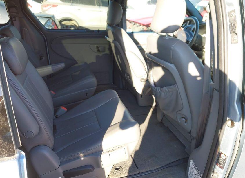 Photo 8 of 2005 Chrysler Town & COUNTRY TOURING (VIN 2C8GP54L25R131969)