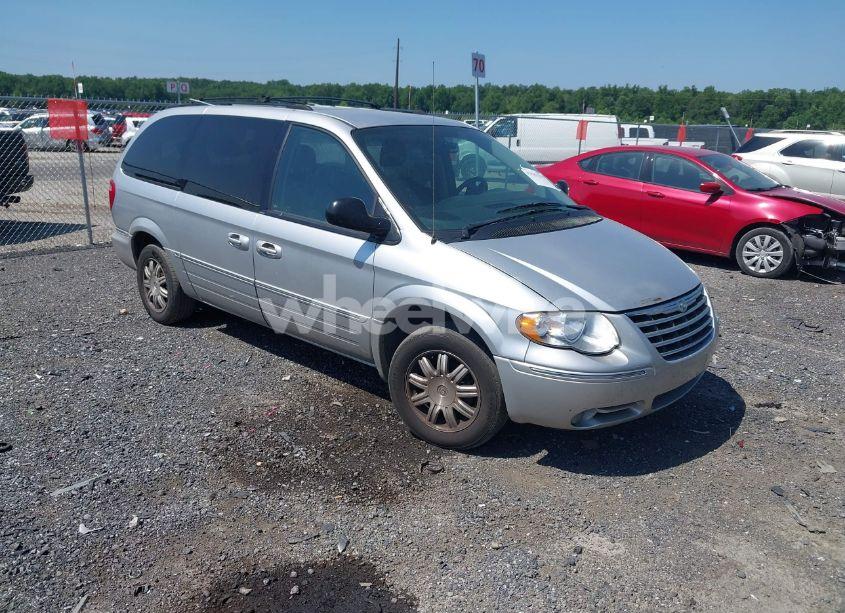 2005 Chrysler Town & COUNTRY TOURING (VIN 2C8GP54L25R501589) main photo