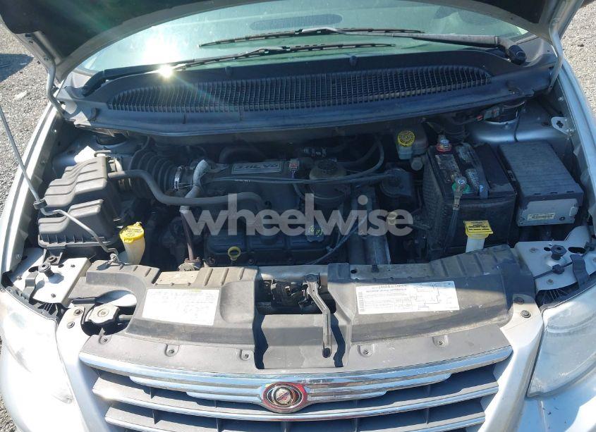 Photo 10 of 2005 Chrysler Town & COUNTRY TOURING (VIN 2C8GP54L25R501589)