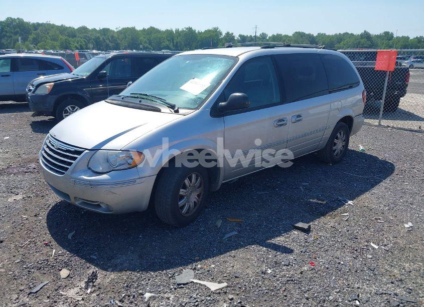 Photo 2 of 2005 Chrysler Town & COUNTRY TOURING (VIN 2C8GP54L25R501589)