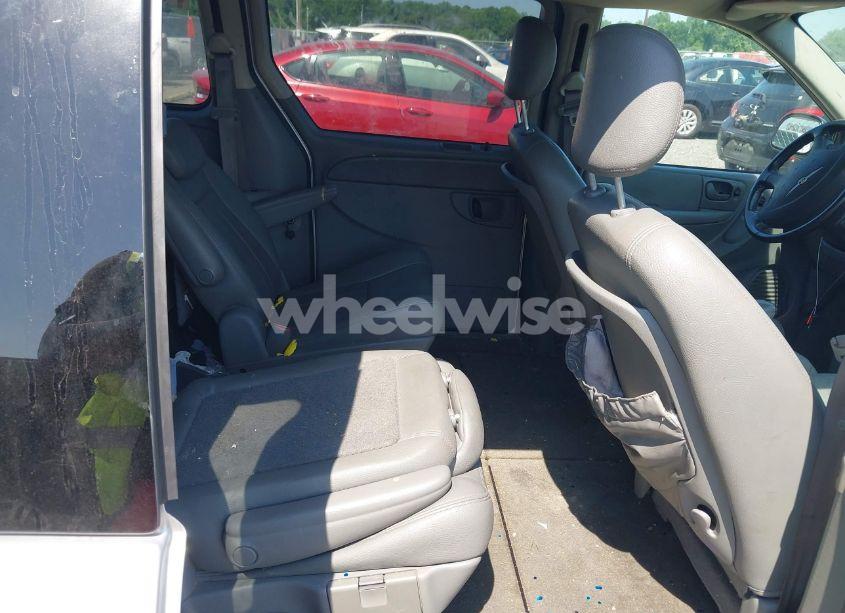 Photo 8 of 2005 Chrysler Town & COUNTRY TOURING (VIN 2C8GP54L25R501589)