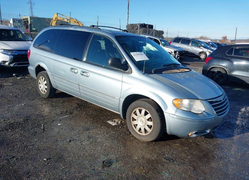 2005 Chrysler Town & COUNTRY TOURING (VIN 2C8GP54L45R417533) main photo