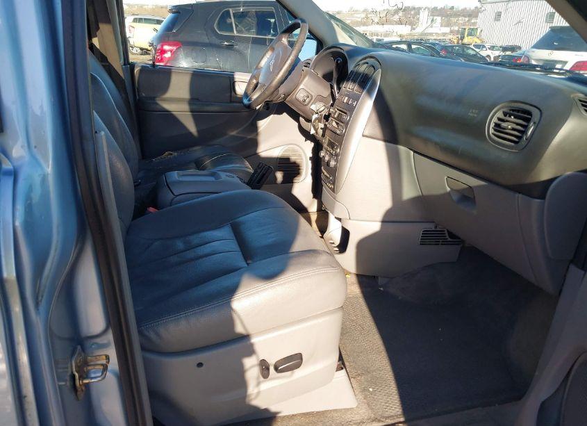 Photo 5 of 2005 Chrysler Town & COUNTRY TOURING (VIN 2C8GP54L45R417533)