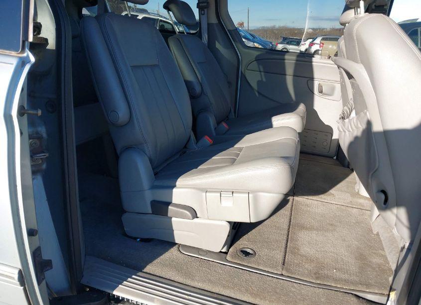 Photo 8 of 2005 Chrysler Town & COUNTRY TOURING (VIN 2C8GP54L45R417533)