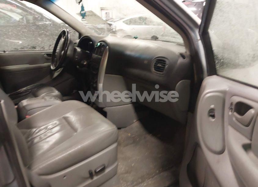 Photo 5 of 2005 Chrysler Town & COUNTRY TOURING (VIN 2C8GP54L95R372217)