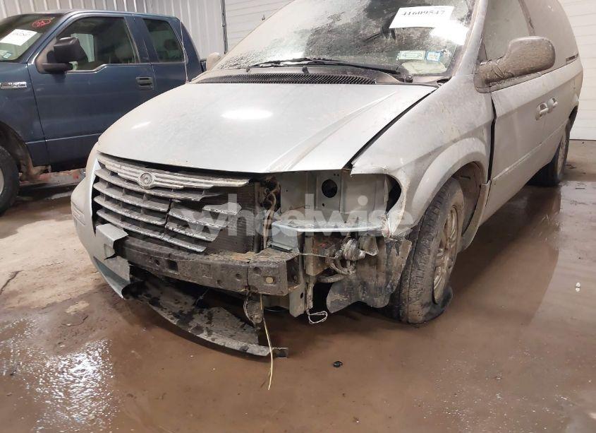 Photo 6 of 2005 Chrysler Town & COUNTRY TOURING (VIN 2C8GP54L95R372217)