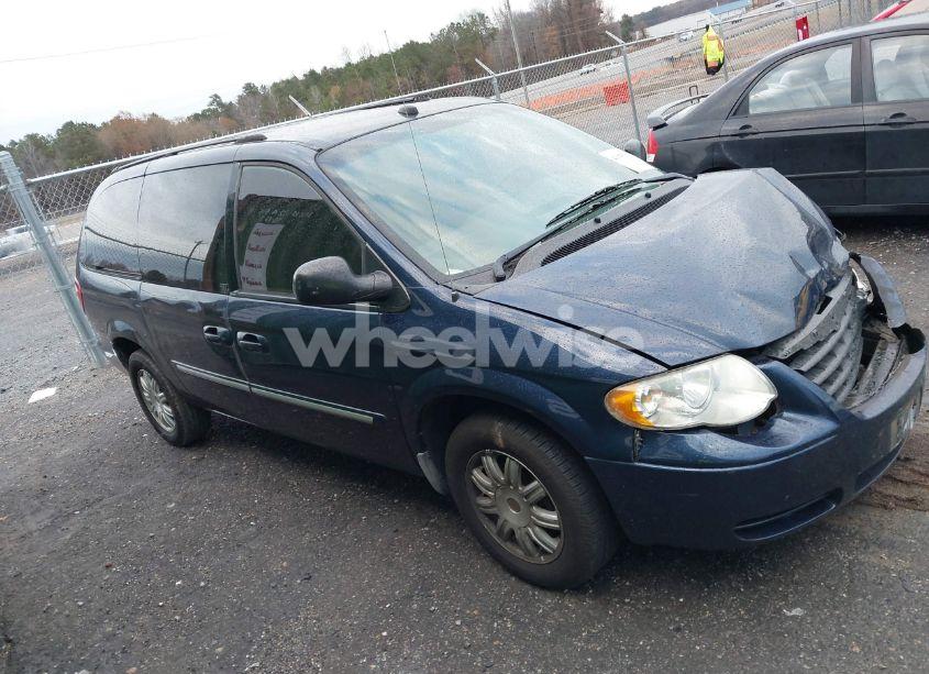 2005 Chrysler Town & COUNTRY TOURING (VIN 2C8GP54L95R390667) main photo