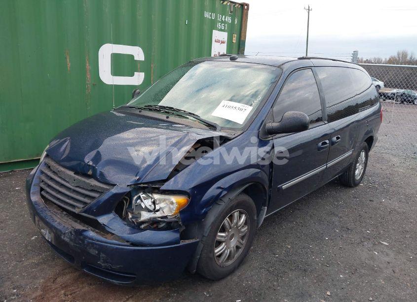 Photo 2 of 2005 Chrysler Town & COUNTRY TOURING (VIN 2C8GP54L95R390667)