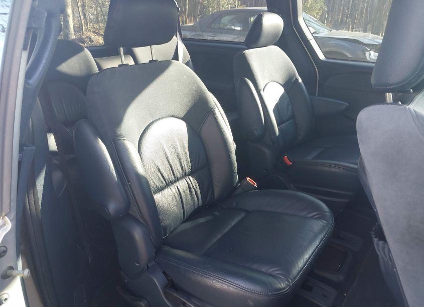 Photo 8 of 2001 Chrysler Town & COUNTRY LIMITED (VIN 2C8GP64L01R256890)