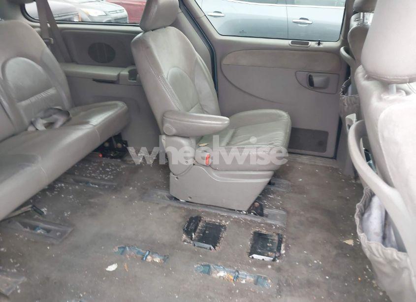 Photo 8 of 2002 Chrysler Town & COUNTRY LIMITED (VIN 2C8GP64L02R779814)