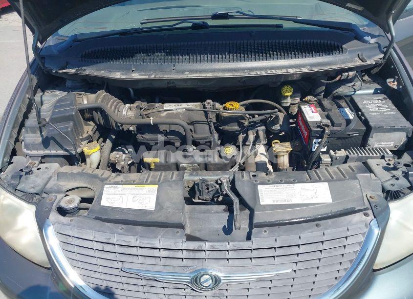 Photo 10 of 2002 Chrysler Town & COUNTRY LIMITED (VIN 2C8GP64L02R796757)