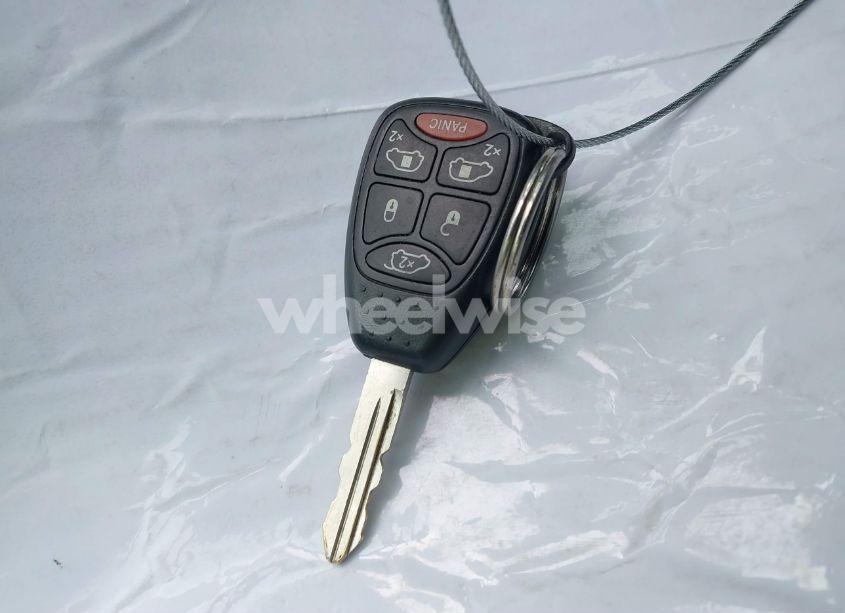 Photo 11 of 2005 Chrysler Town & COUNTRY LIMITED (VIN 2C8GP64L05R319265)