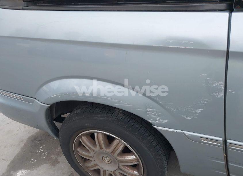 Photo 13 of 2005 Chrysler Town & COUNTRY LIMITED (VIN 2C8GP64L05R319265)