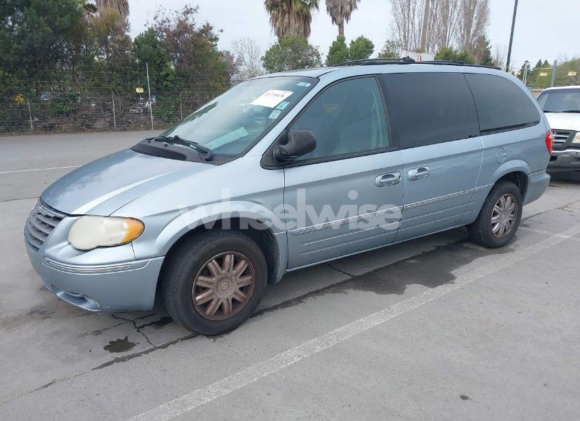 Photo 2 of 2005 Chrysler Town & COUNTRY LIMITED (VIN 2C8GP64L05R319265)