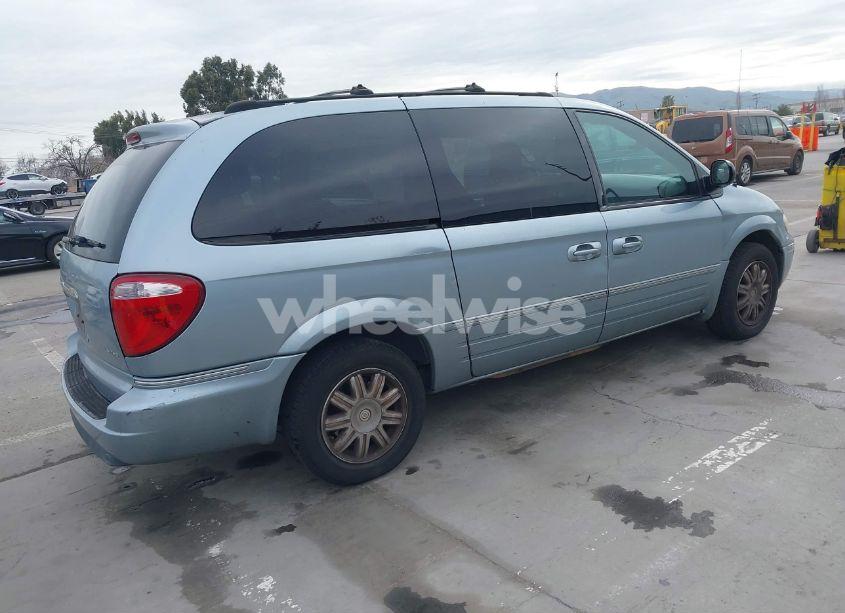 Photo 4 of 2005 Chrysler Town & COUNTRY LIMITED (VIN 2C8GP64L05R319265)