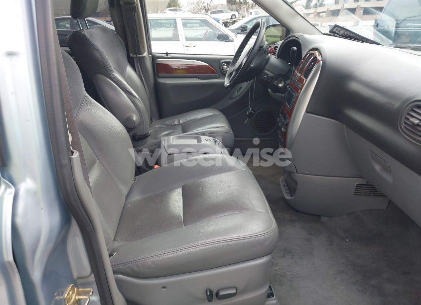 Photo 5 of 2005 Chrysler Town & COUNTRY LIMITED (VIN 2C8GP64L05R319265)