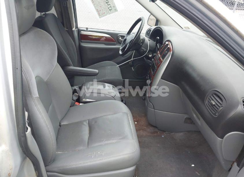 Photo 5 of 2005 Chrysler Town & COUNTRY LIMITED (VIN 2C8GP64L05R551848)