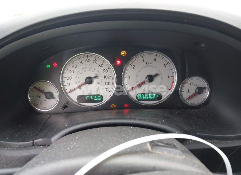 Photo 7 of 2005 Chrysler Town & COUNTRY LIMITED (VIN 2C8GP64L05R551848)