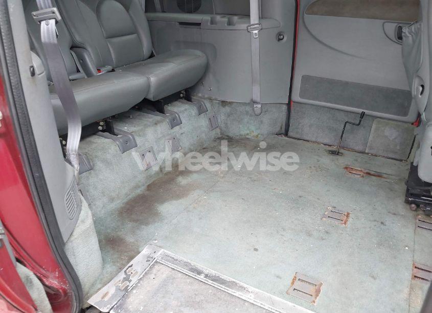 Photo 8 of 2004 Chrysler Town & COUNTRY LIMITED (VIN 2C8GP64L14R538332)