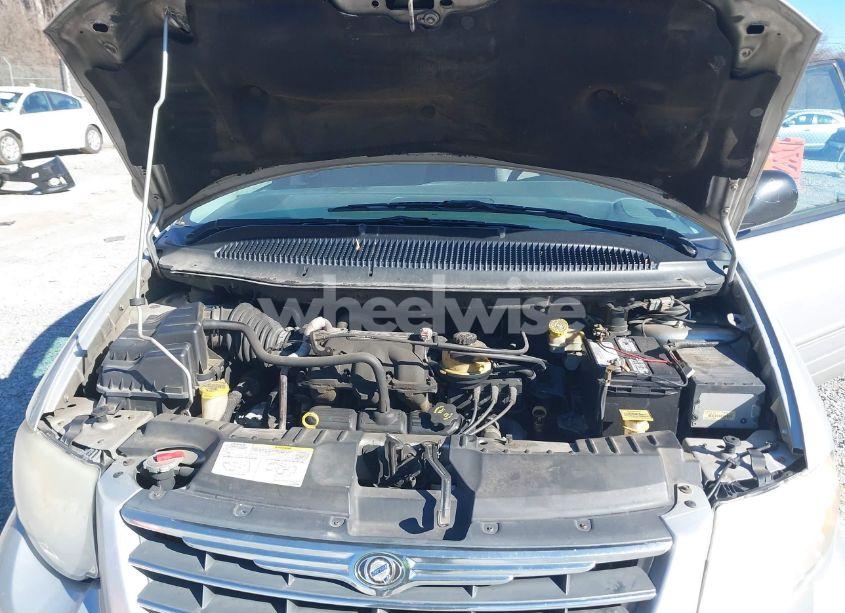 Photo 10 of 2005 Chrysler Town & COUNTRY LIMITED (VIN 2C8GP64L15R470826)