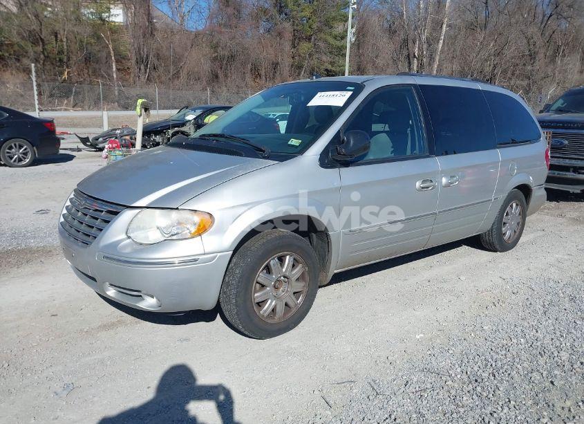 Photo 2 of 2005 Chrysler Town & COUNTRY LIMITED (VIN 2C8GP64L15R470826)
