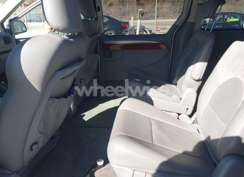 Photo 8 of 2005 Chrysler Town & COUNTRY LIMITED (VIN 2C8GP64L15R470826)