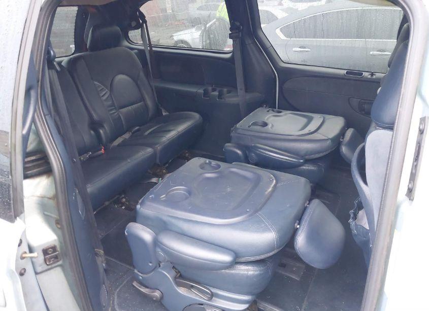 Photo 8 of 2002 Chrysler Town & COUNTRY LIMITED (VIN 2C8GP64L22R573751)