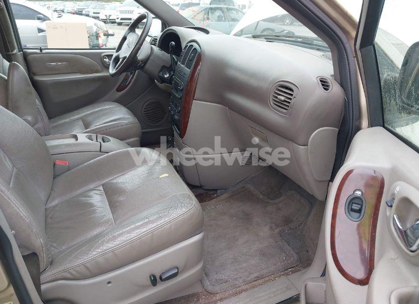 Photo 5 of 2002 Chrysler Town & COUNTRY LIMITED (VIN 2C8GP64L22R668133)